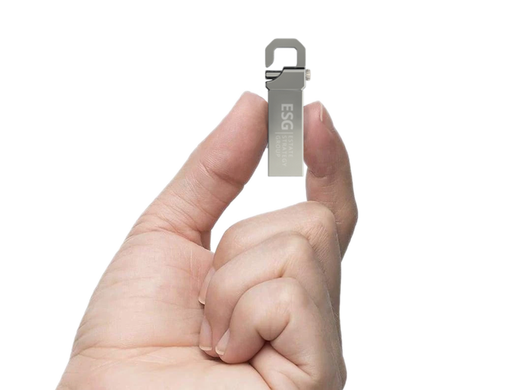 Hanger USB Flash Drive in Hand